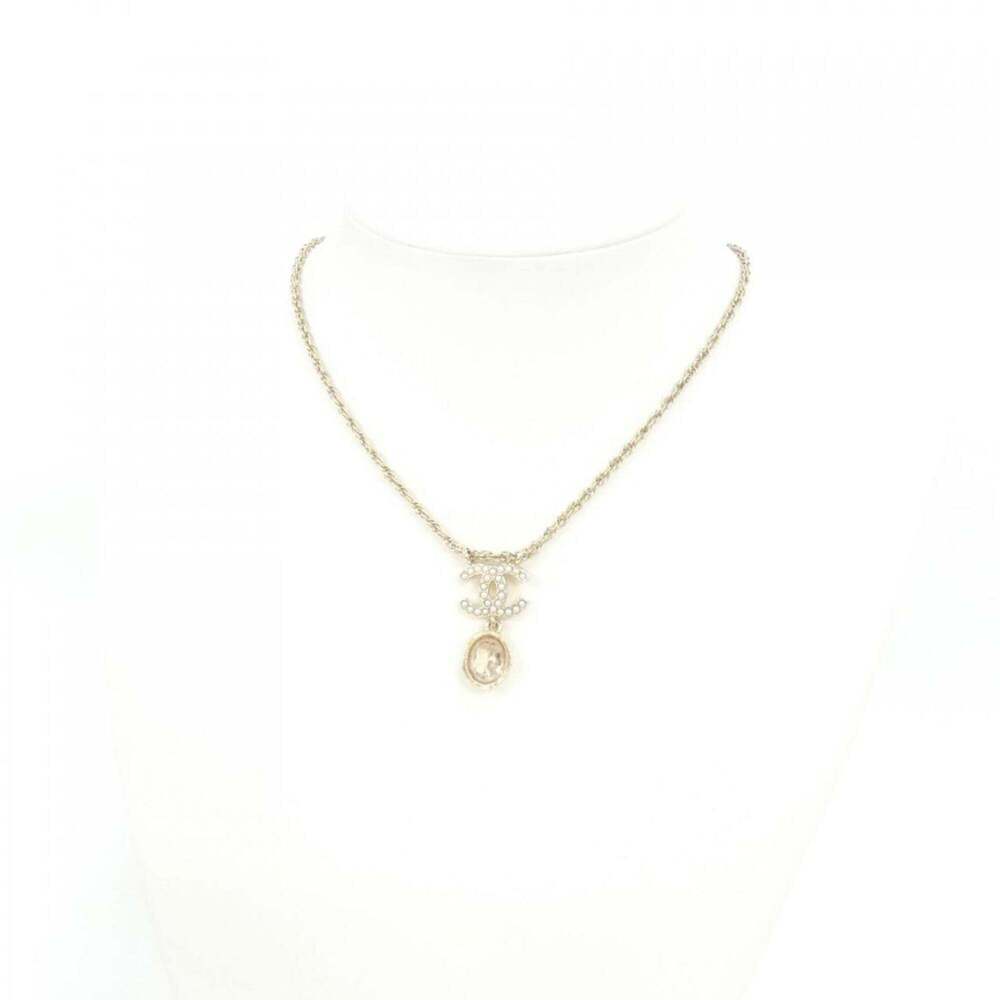 CHANEL Authentic White Necklace - Picture 5 of 5